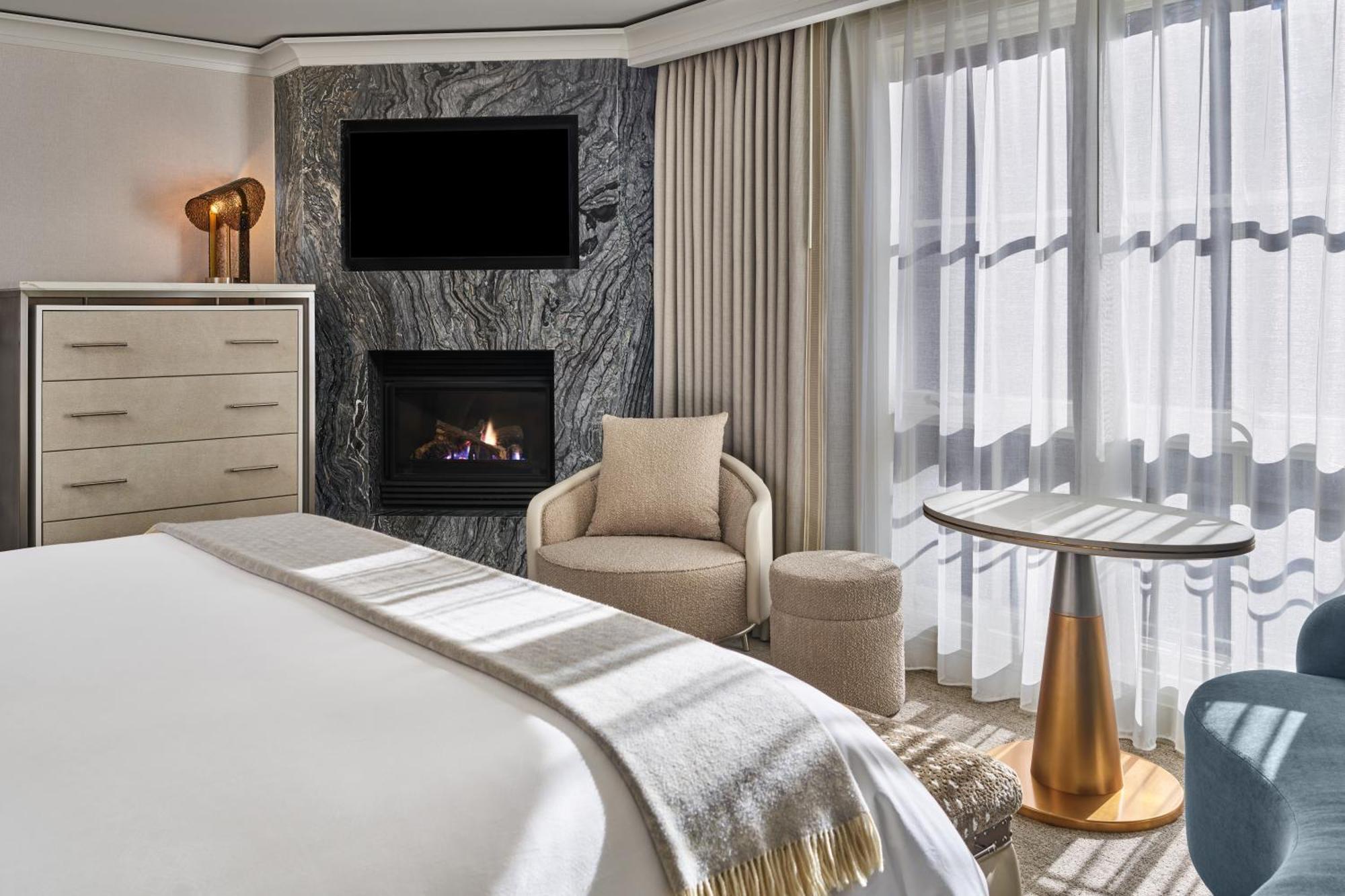 Deluxe King Room Fireplace,1498880689:JPEG